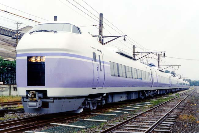 ○JR東日本E351系特急電車「スーパーあずさ」